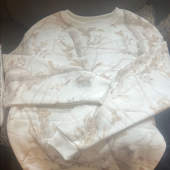 Comfort White Tan Camo Oversized Long Sleeve Crew and Sweatpants - Picture 4 of 4